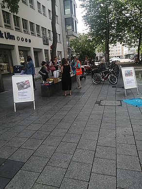 Büchertisch beim Infostand der ÖDP in Ulm